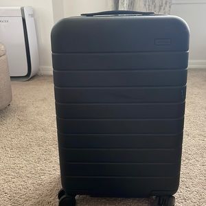 Away Carry On in black